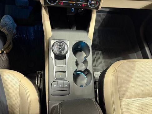 Used 2020 Ford Escape Titanium image 22