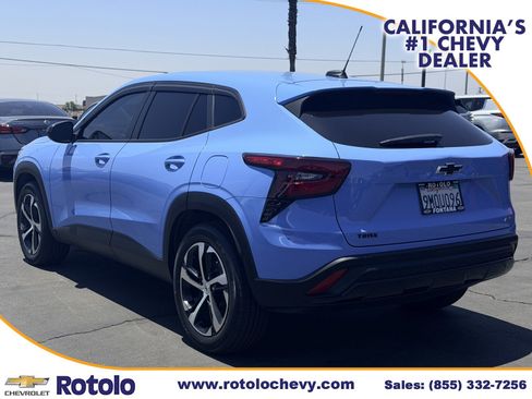 Used 2024 Chevrolet Trax RS w/ Sunroof Package FWD image 4