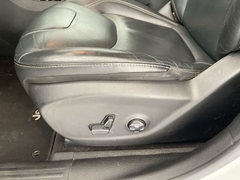 Used 2016 Jeep Cherokee Limited FWD image 12