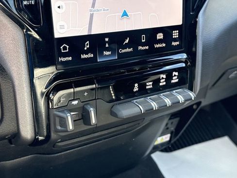 Used 2023 RAM 1500 Laramie AWD/4WD image 18