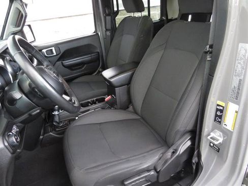 Used 2021 Jeep Gladiator Willys image 12