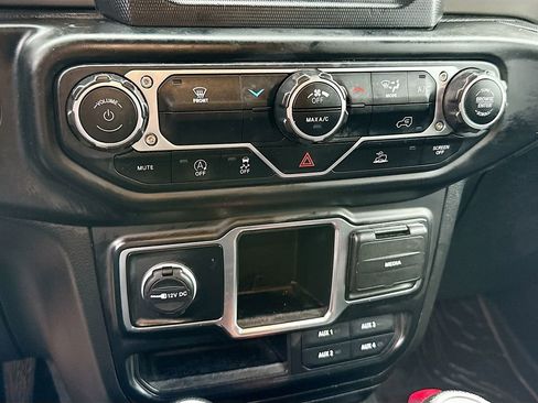 Used 2022 Jeep Wrangler Unlimited Sport image 17