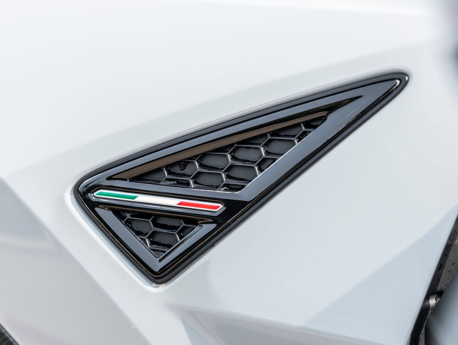 Used 2024 Lamborghini Urus Performante AWD/4WD image 16