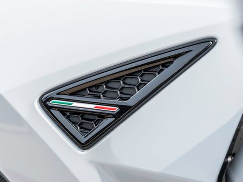 Used 2024 Lamborghini Urus Performante AWD/4WD image 16