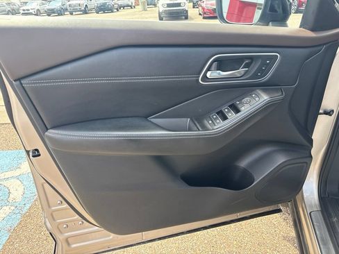 Used 2021 Nissan Rogue Platinum AWD/4WD image 10