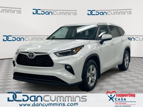 Used 2025 Toyota Highlander LE AWD/4WD image 1