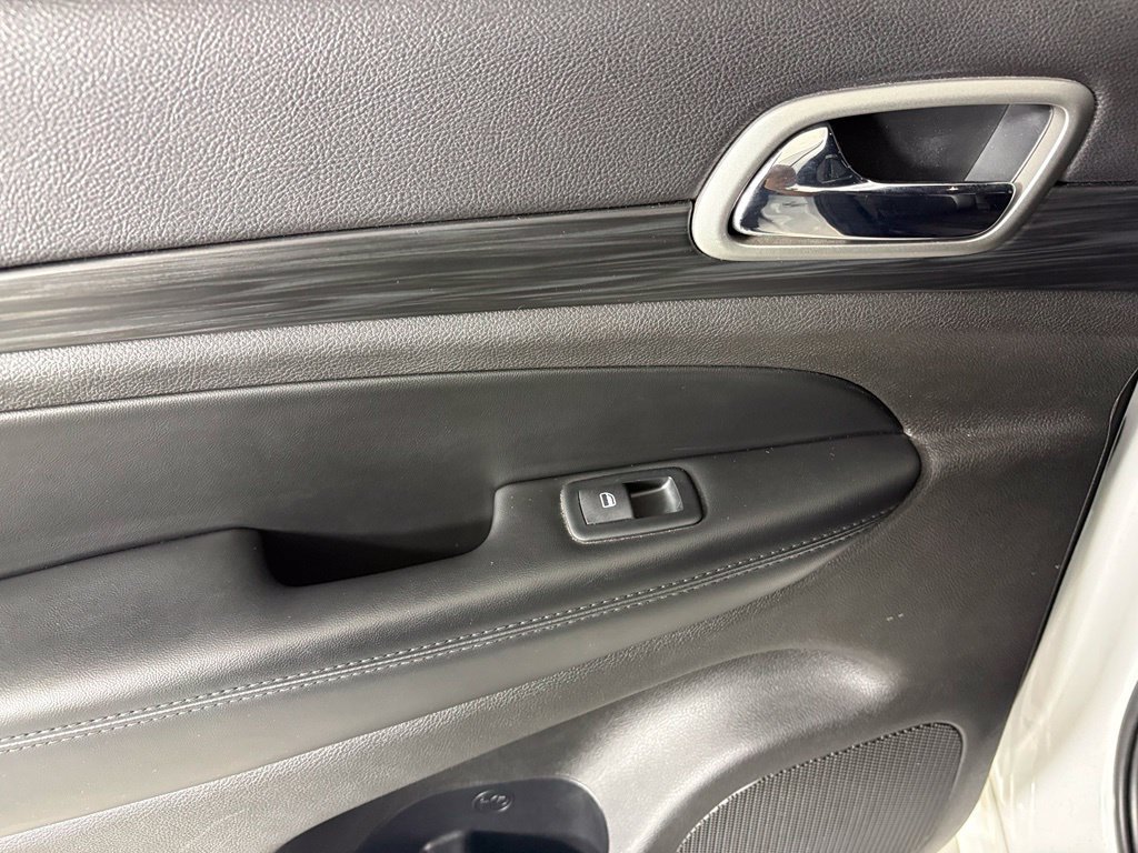 Used 2019 Jeep Grand Cherokee Altitude AWD/4WD image 37