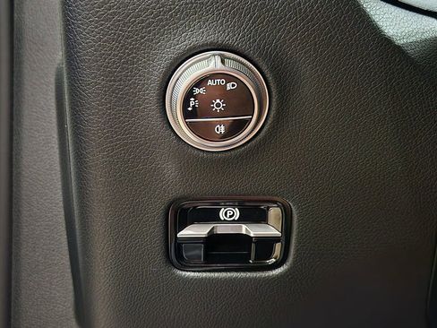 Used 2025 Mercedes-Benz GLC 300 4MATIC image 42