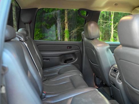 Used 2006 GMC Sierra 2500 SLT w/ Heavy-Duty Power Package AWD/4WD image 64