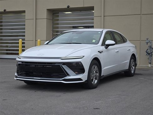 Used 2025 Hyundai Sonata SE image 2