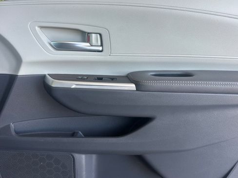 Used 2023 Toyota Sienna XLE FWD image 19