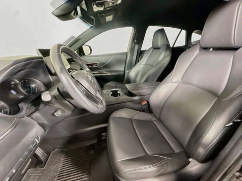 Used 2024 Toyota Venza XLE AWD/4WD image 3