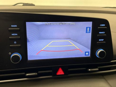 Used 2021 Hyundai Elantra SE FWD image 21