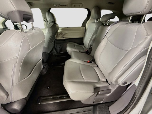 Certified 2021 Toyota Sienna XLE FWD image 26