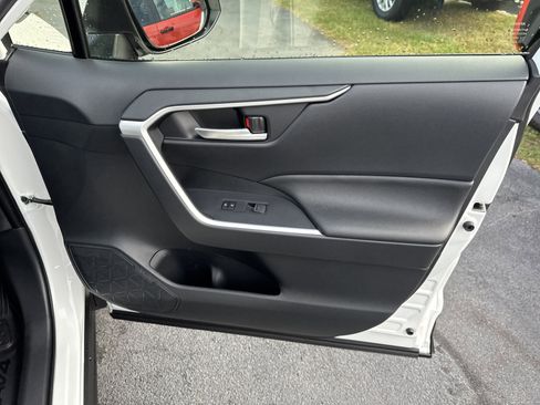 New 2025 Toyota RAV4 XLE AWD/4WD image 34