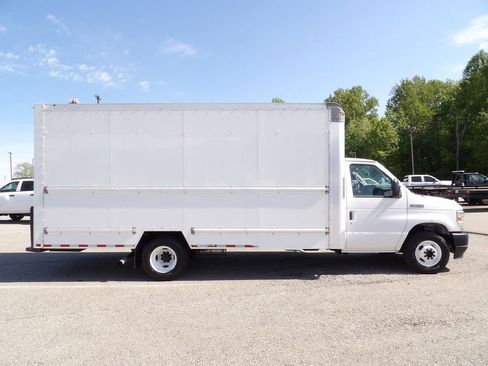Used 2021 Ford E-350 and Econoline 350 Super Duty image 9