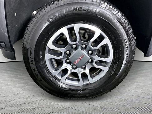 Used 2025 GMC Sierra 2500 SLT w/ SLT Premium Package image 33