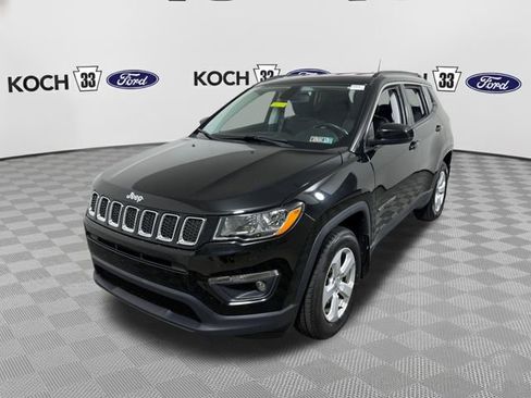 Used 2019 Jeep Compass Latitude w/ Cold Weather Group AWD/4WD image 3