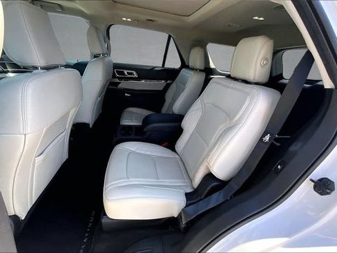 Used 2018 Ford Explorer Platinum AWD/4WD image 22