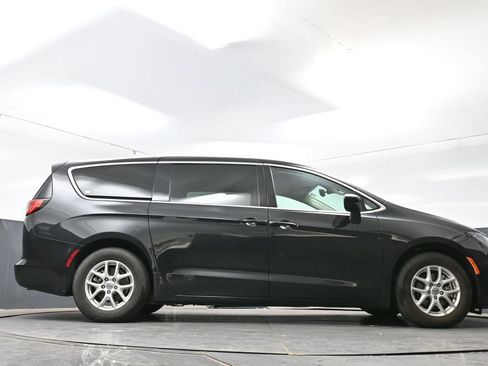 Used 2023 Chrysler Voyager LX FWD image 49