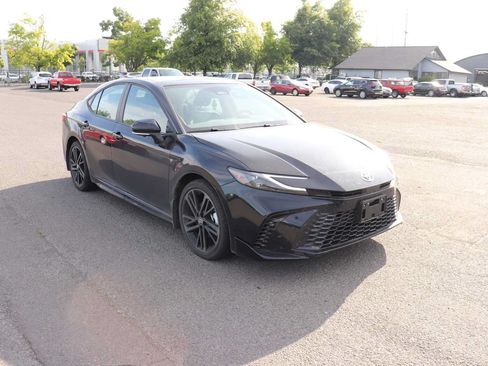 Used 2025 Toyota Camry XSE w/ Premium Plus Package AWD/4WD image 3