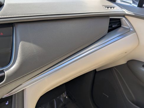 Used 2018 Cadillac XT5 Luxury image 35