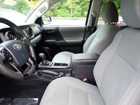 Certified 2019 Toyota Tacoma SR w/ SR Convenience Package AWD/4WD image 17