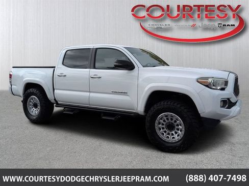 Used 2017 Toyota Tacoma Limited w/ Tow Package AWD/4WD image 1