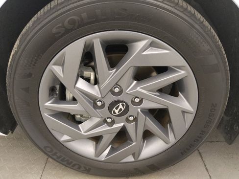 Used 2024 Hyundai Elantra SEL FWD image 31