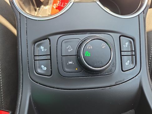 Used 2024 GMC Terrain SLT AWD/4WD image 32