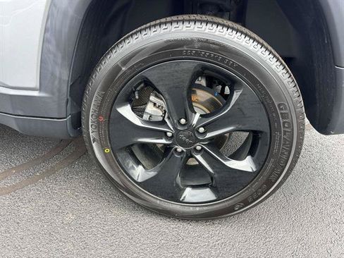 Used 2019 Jeep Compass Latitude AWD/4WD image 9