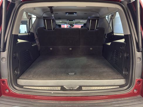 Used 2017 Chevrolet Suburban LT w/ LT Signature Package image 33