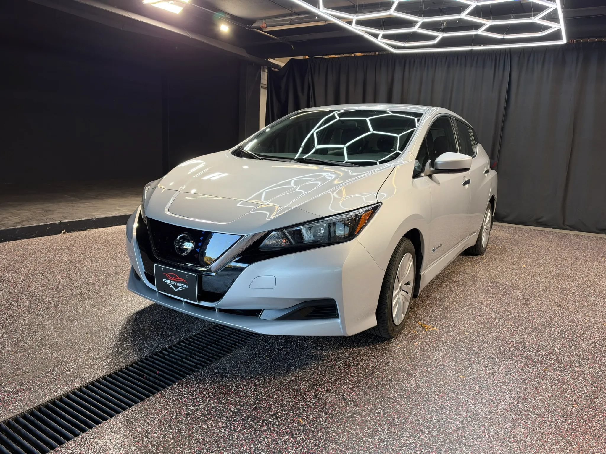 Used 2018 Nissan Leaf S w/ S Charge Package FWD image 3