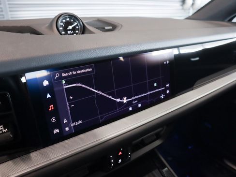 Used 2025 Porsche Cayenne Coupe image 20