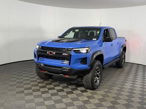 Used 2025 Chevrolet Colorado ZR2 w/ Technology Package AWD/4WD image 10