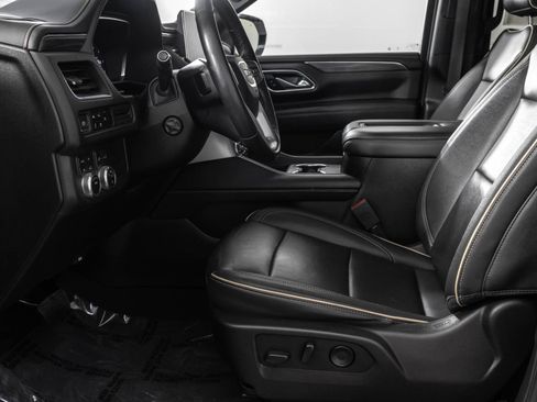 Used 2023 GMC Yukon SLT w/ SLT Luxury Package AWD/4WD image 7