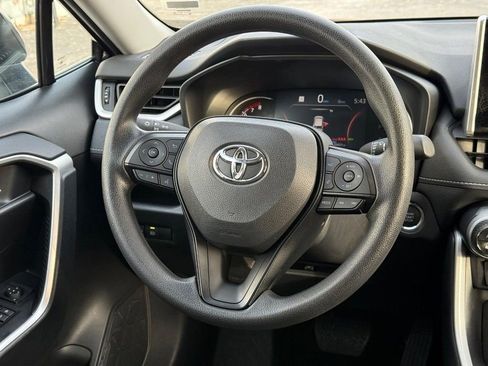 Used 2025 Toyota RAV4 XLE AWD/4WD image 17