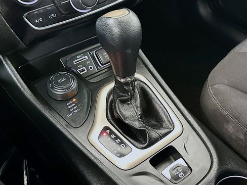 Used 2018 Jeep Cherokee Latitude image 17