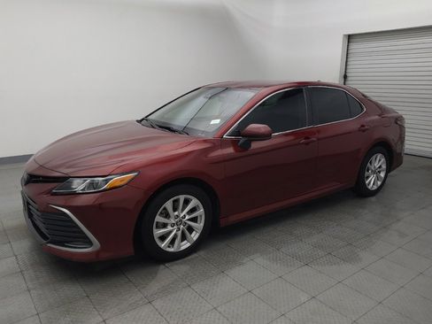 Used 2021 Toyota Camry LE image 2