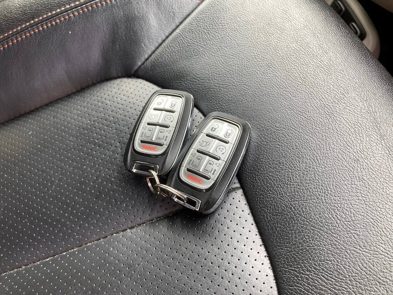 Used 2020 Chrysler Pacifica Touring-L FWD image 37