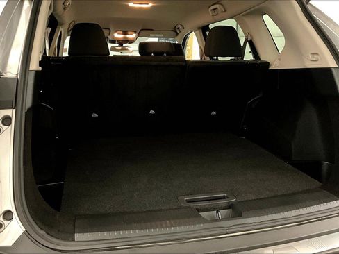 Used 2021 Nissan Rogue SV image 34