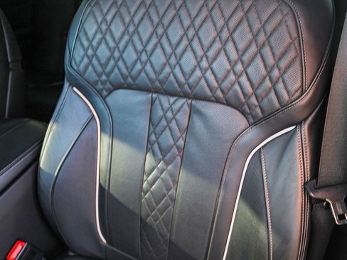 Used 2020 BMW 530e xDrive w/ M Sport Package image 24