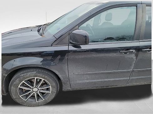 Used 2016 Dodge Grand Caravan SE image 23