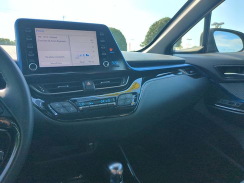 Used 2019 Toyota C-HR XLE FWD image 21