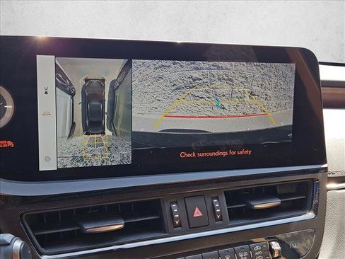 Used 2024 Lexus ES 300h w/ Accessory Package (Z2) FWD image 15