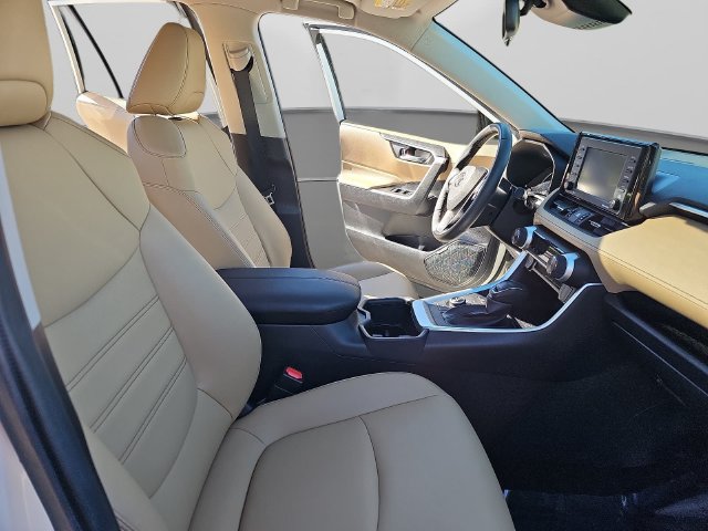 Used 2022 Toyota RAV4 XLE Premium AWD/4WD image 12
