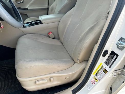 Used 2011 Toyota Venza FWD image 8