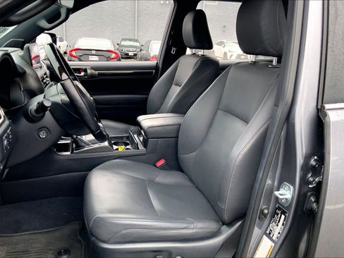 Used 2022 Lexus GX 460 Premium w/ Premium Package image 7