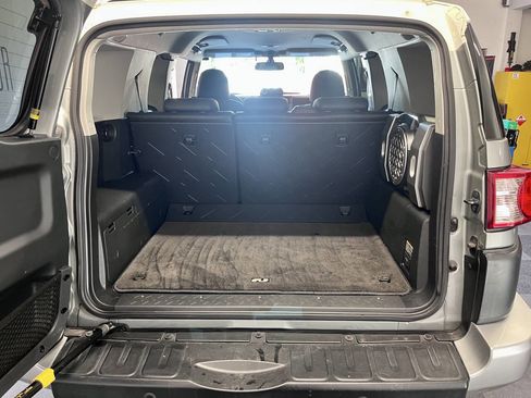 Used 2010 Toyota FJ Cruiser Base 4x4 4dr SUV 5A image 20