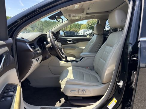 Used 2019 GMC Acadia Denali w/ Technology Package AWD/4WD image 9